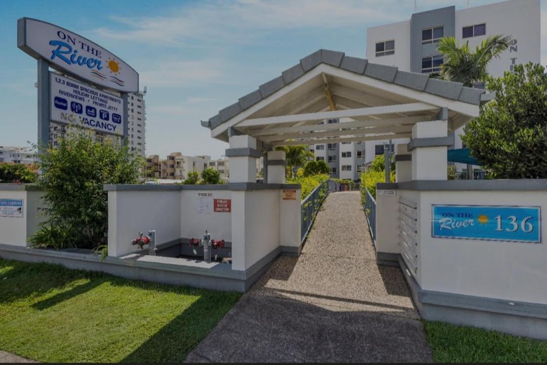 On The River Apartments Maroochydore Esterno foto
