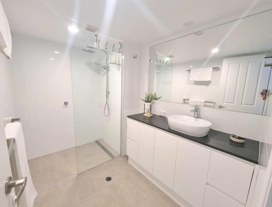 On The River Apartments Maroochydore Esterno foto